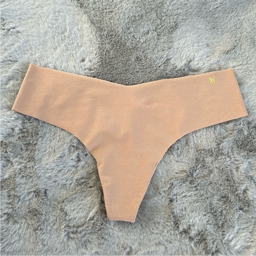 NWT Victoria’s Secret No Show Thong Panty L